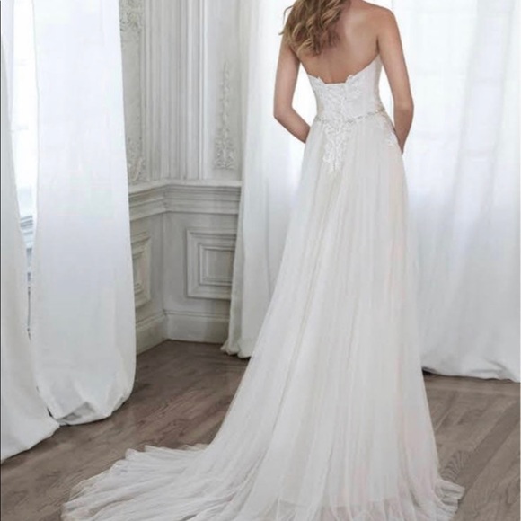 Wedding dress new with tags - Picture 3 of 10